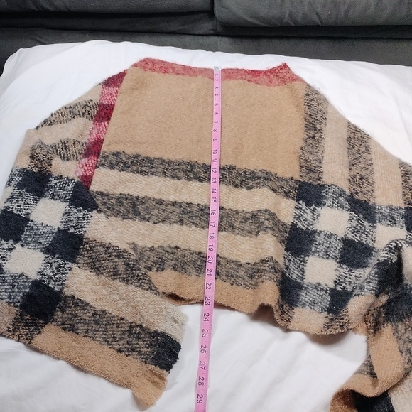 Burberry look soft feel poncho, no name or size - Picture 7 of 8